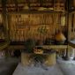 Pemandangan khas rumah-rumah tradisional di Desa Tenganan Pegringsingan yang ditata rapi, mencerminkan kearifan lokal dan sistem sosial masyarakat Bali Aga yang masih terjaga keasliannya hingga kini. Suasana desa yang tenang dan arsitektur unik ini memberikan gambaran jelas tentang kehidupan yang jauh dari keramaian modern.