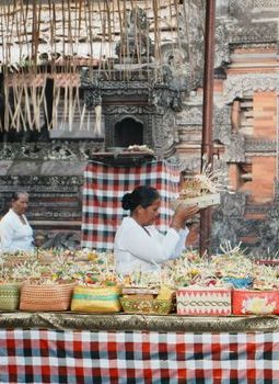 Tenganan Pegringsingan: Desa Bali Aga yang Menjaga Tradisi Sejati
