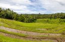 Hamparan sawah berundak yang dialiri sistem Subak di Bali, menunjukkan kearifan lokal dalam pengelolaan air yang telah diwariskan turun-temurun. Pemandangan ini tidak hanya indah, tetapi juga melambangkan harmoni antara manusia dan alam.