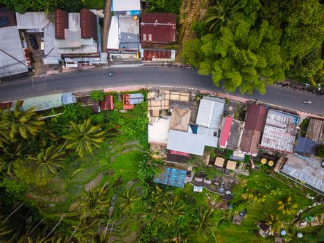 Jalanan di Bali yang lengang tanpa aktivitas saat Hari Raya Nyepi, menunjukkan keheningan total yang menjadi ciri khas perayaan ini dan mengajak setiap individu untuk berkontemplasi.