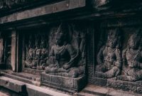 Candi Borobudur, salah satu situs Warisan Dunia UNESCO di Indonesia, memancarkan pesona magisnya saat matahari terbit, dengan detail ukiran relief yang menceritakan kisah-kisah kuno. Keindahan arsitekturnya adalah bukti keagungan peradaban masa lalu yang masih lestari hingga kini.