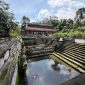 Sisa-sisa kemegahan Pura Goa Gajah di Bali, salah satu situs purbakala yang menjadi saksi bisu kejayaan peradaban Bali Mula. Kompleks candi ini menunjukkan akulturasi budaya Hindu dan Buddha yang telah terjadi sejak berabad-abad lalu.